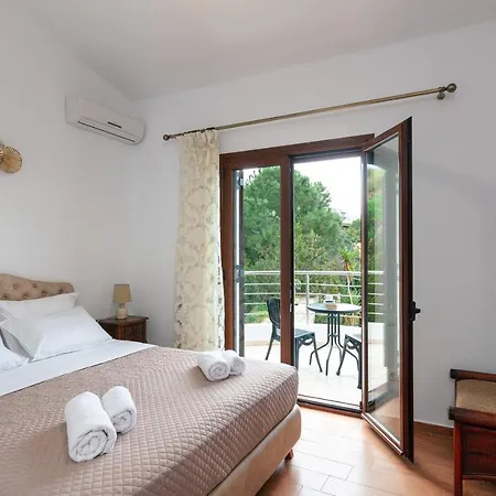 Veranda Sea View Villa, Walking Distance To Beach, By Thinkvilla Villa *